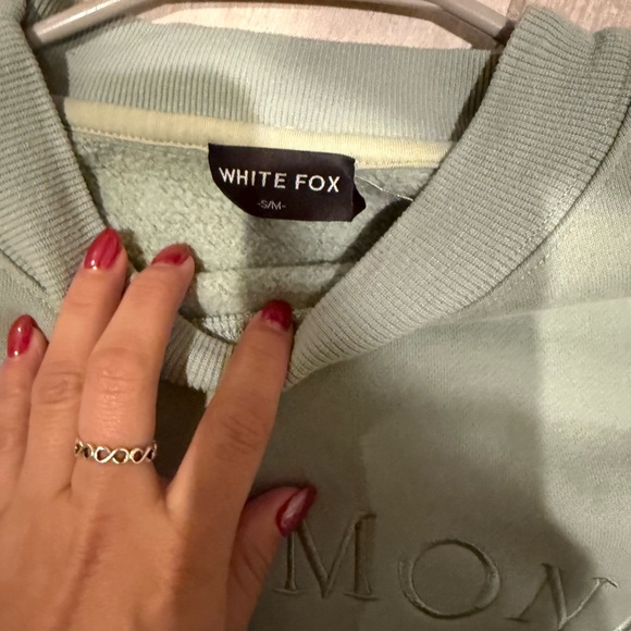 White fox sweater - Picture 4 of 4